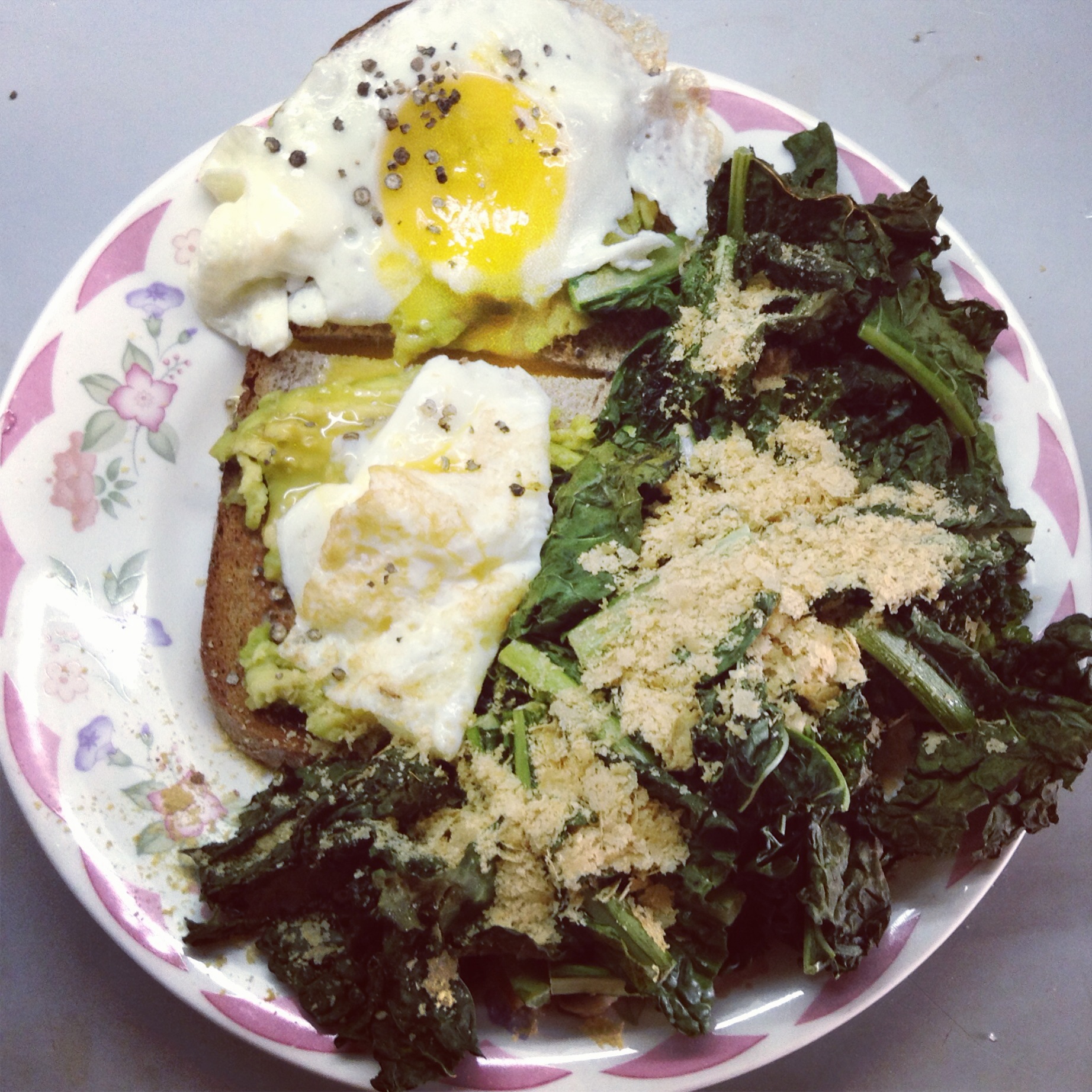 Avo Eggs Toast Kale